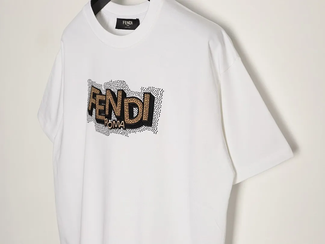FENDI 芬迪 2026新款 官网同步 立体烫珠重工刺绣字母logo 男女同款 短袖t恤