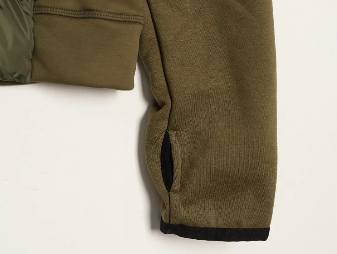 MONCLER蒙口MC 三角标梭织拼接连帽羽绒服