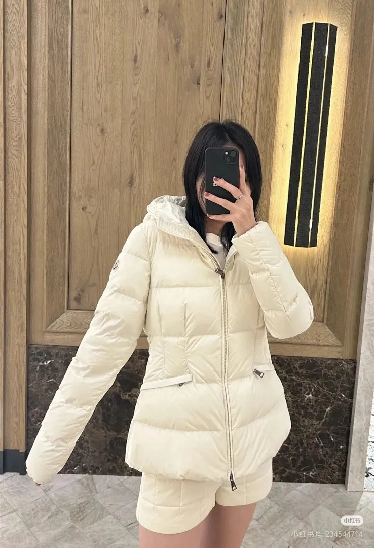 Moncler 蒙口 Avoce 鱼骨束腰女款羽绒服