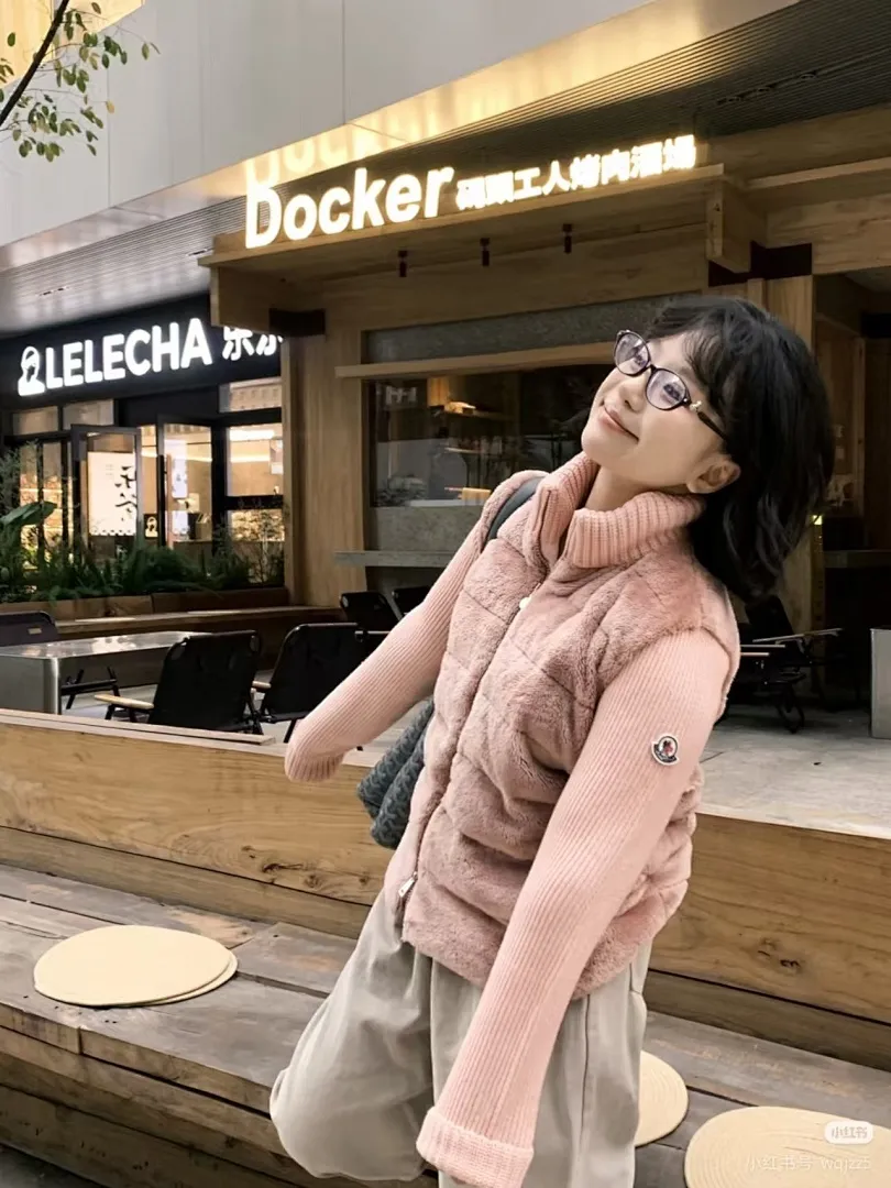 Moncler 蒙口女款羊羔毛拼接羽绒服