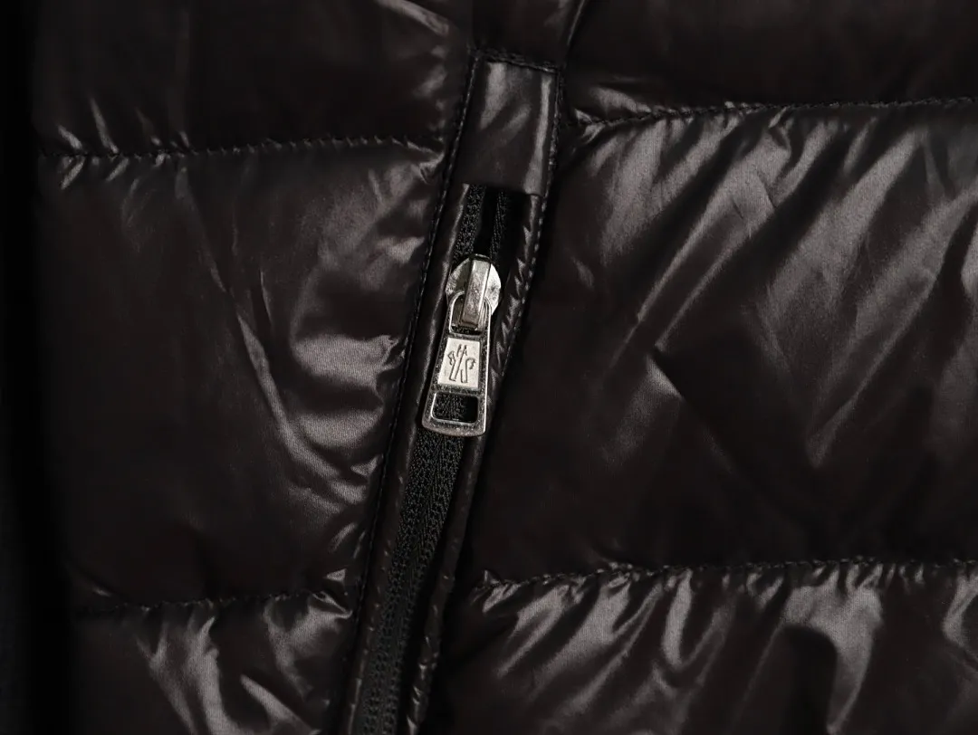 MONCLER蒙口MC 绗缝毛织拼接立领羽绒服