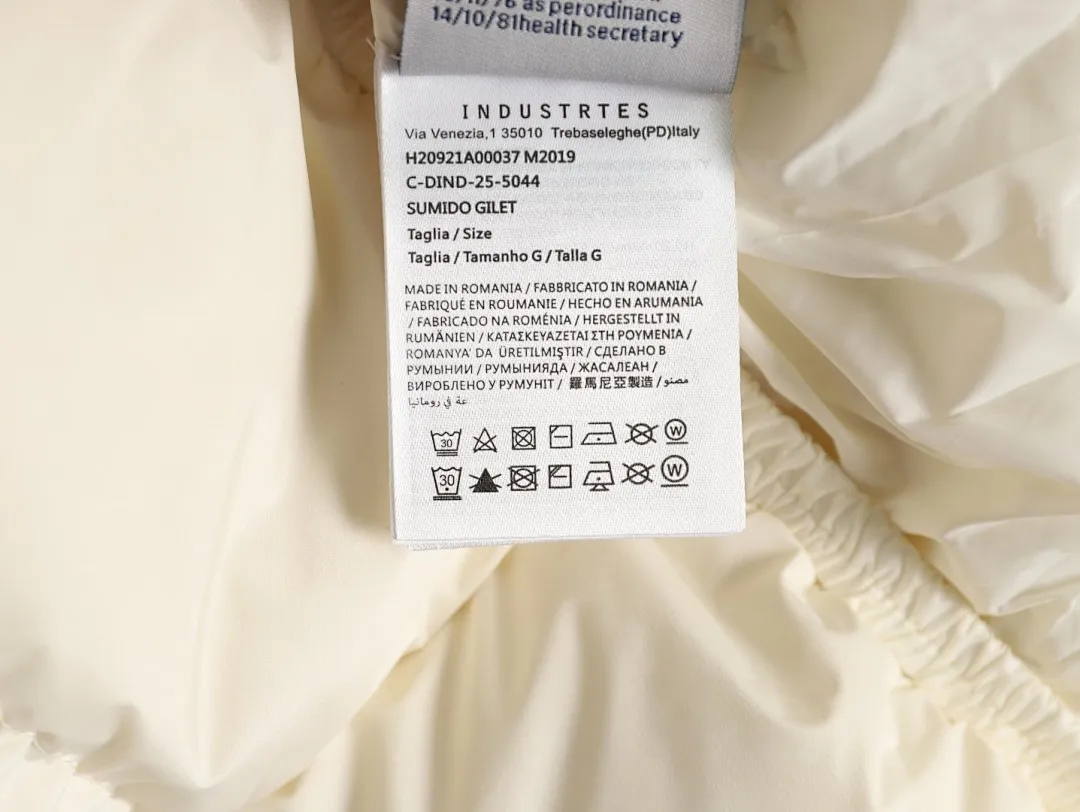 Moncler Alma 蒙口大标羽绒马甲