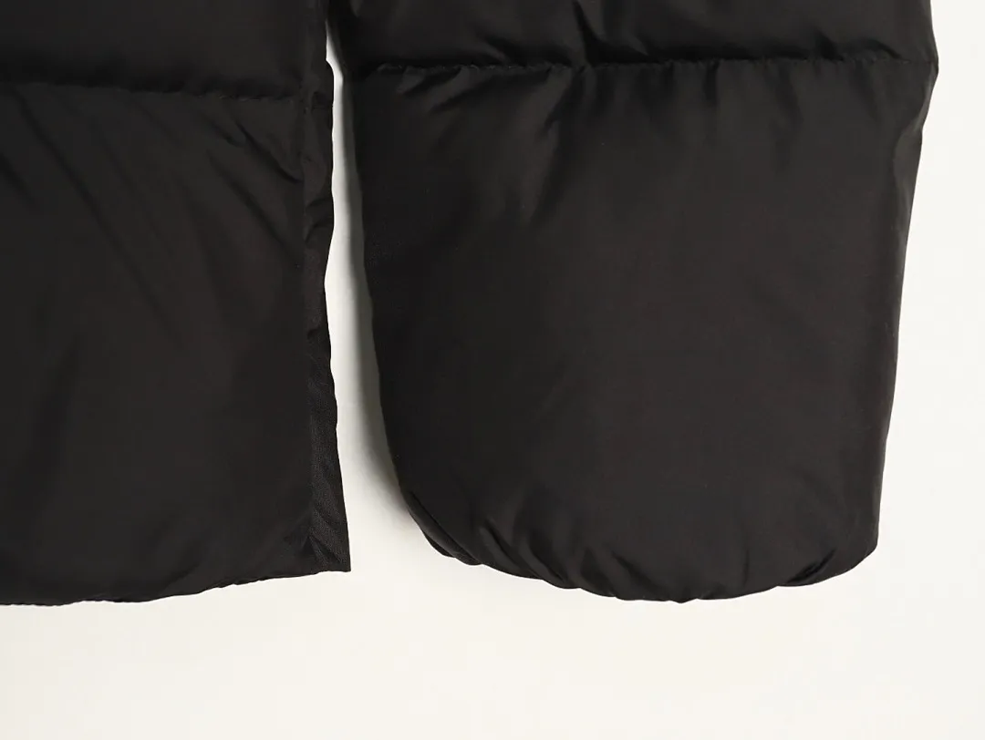 Moncler 蒙口 FW25 Laichefur纯色连帽短款羽绒服夹克外套