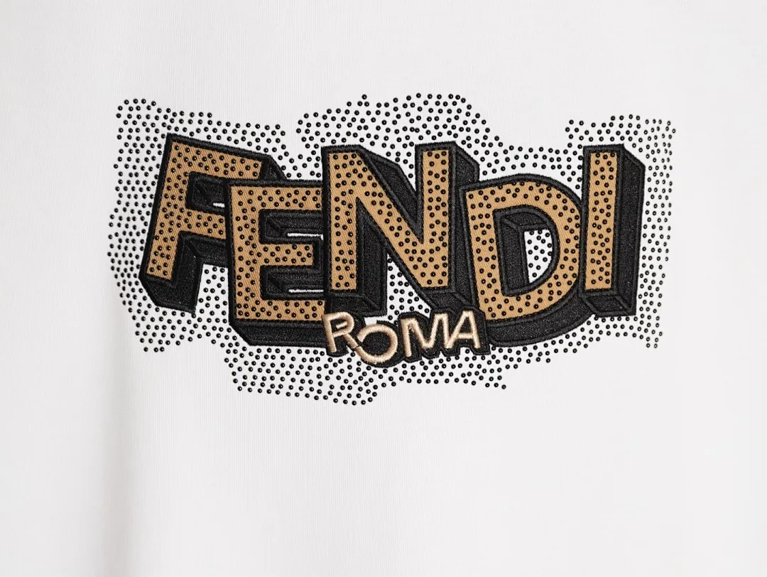 FENDI 芬迪 2026新款 官网同步 立体烫珠重工刺绣字母logo 男女同款 短袖t恤
