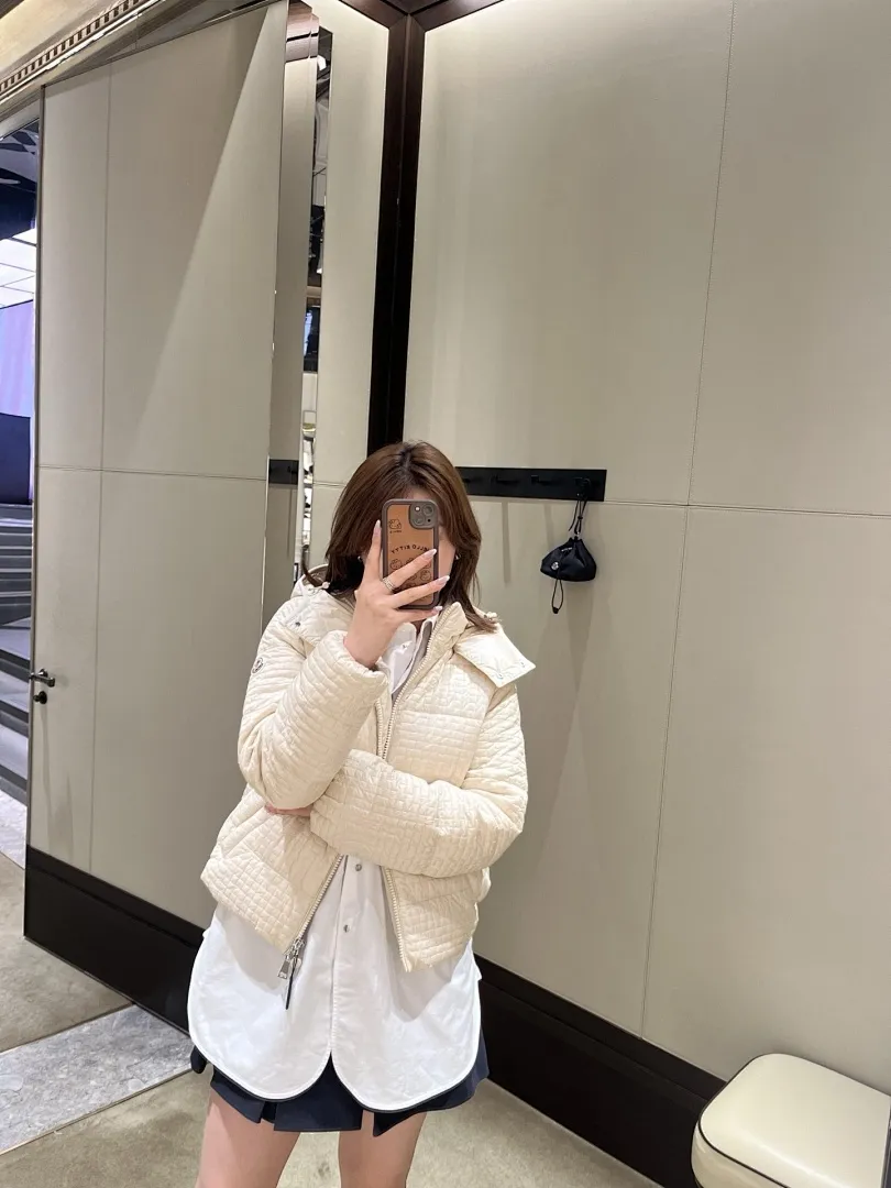 Moncler/蒙口 25Fw 几何绗缝连帽羽绒服