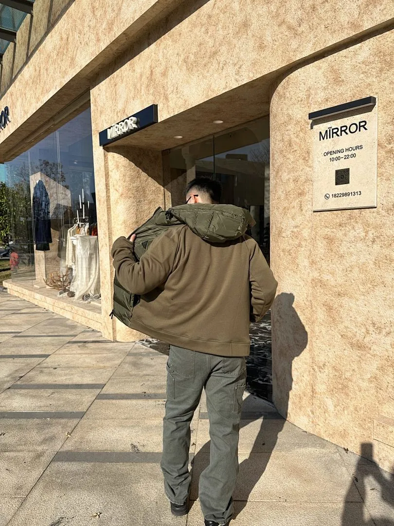 MONCLER蒙口MC 三角标梭织拼接连帽羽绒服