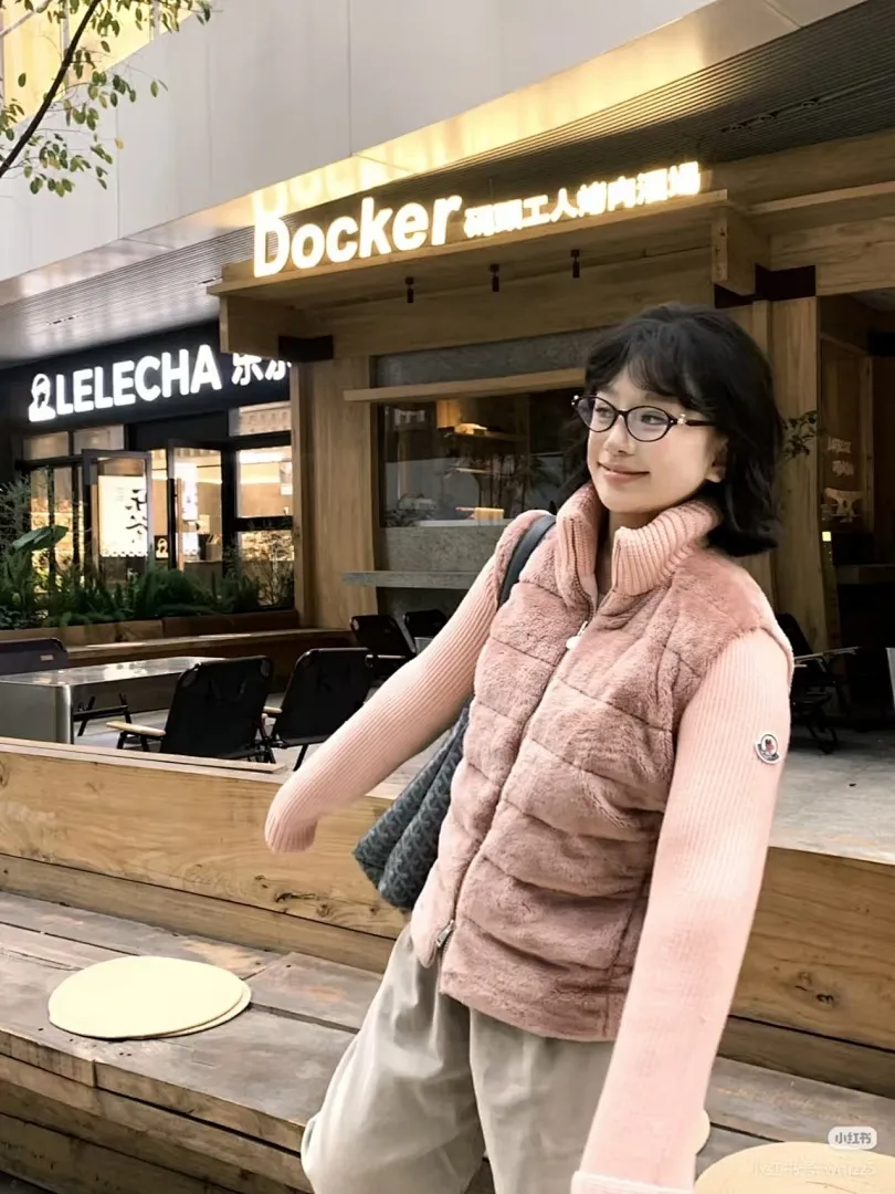 Moncler 蒙口女款羊羔毛拼接羽绒服