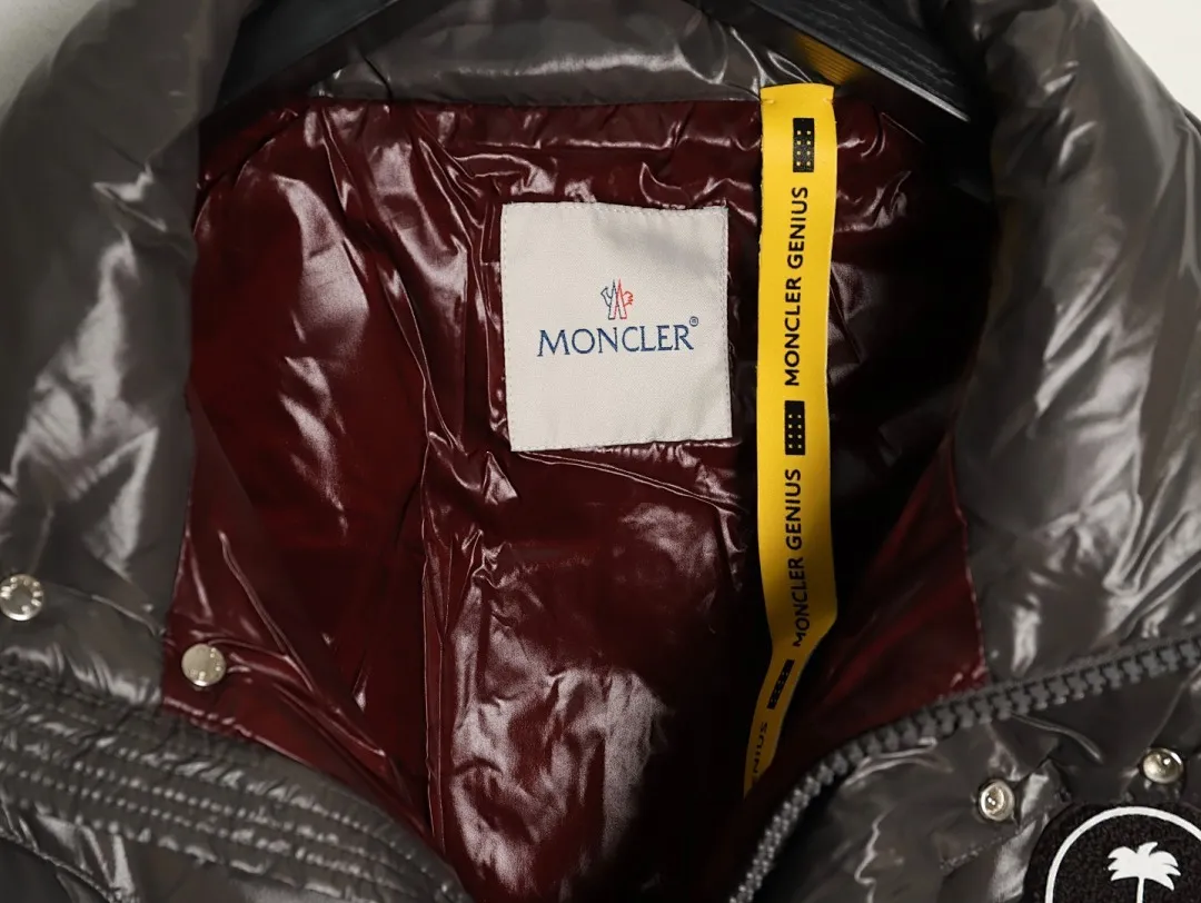 Moncler x Palm angels 联名款 Haunani 系列纯色高领宽松立领羽绒服