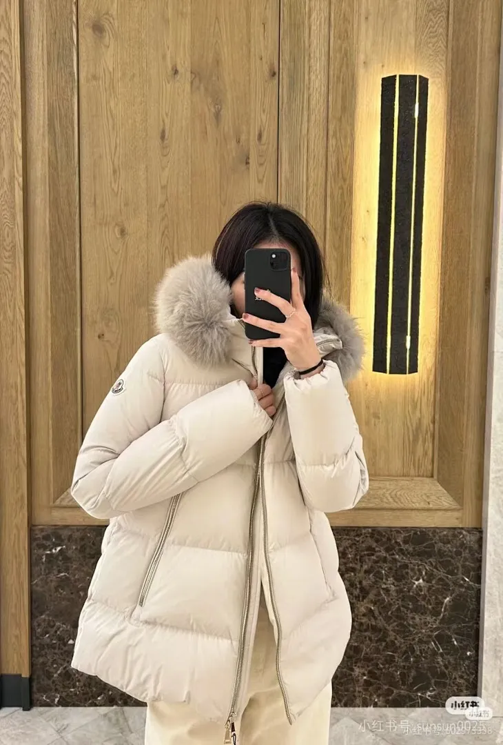 Moncler 蒙口 FW25 Laichefur纯色连帽短款羽绒服夹克外套