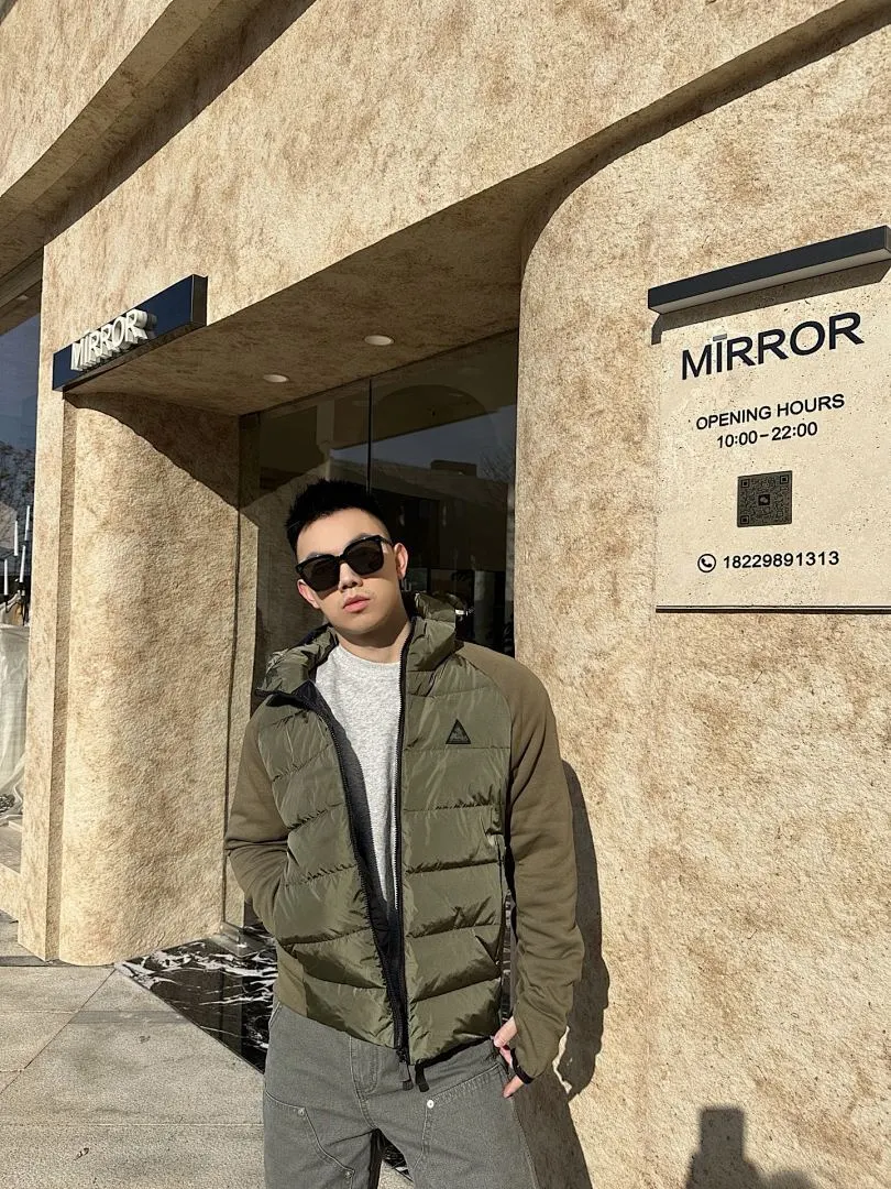 MONCLER蒙口MC 三角标梭织拼接连帽羽绒服