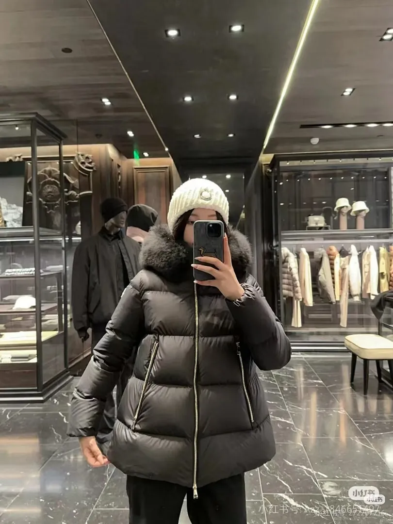 Moncler 蒙口 FW25 Laichefur纯色连帽短款羽绒服夹克外套