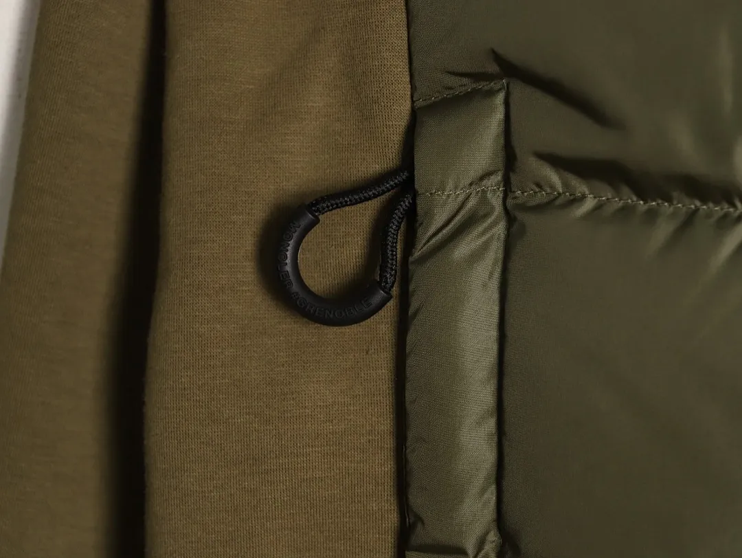 MONCLER蒙口MC 三角标梭织拼接连帽羽绒服