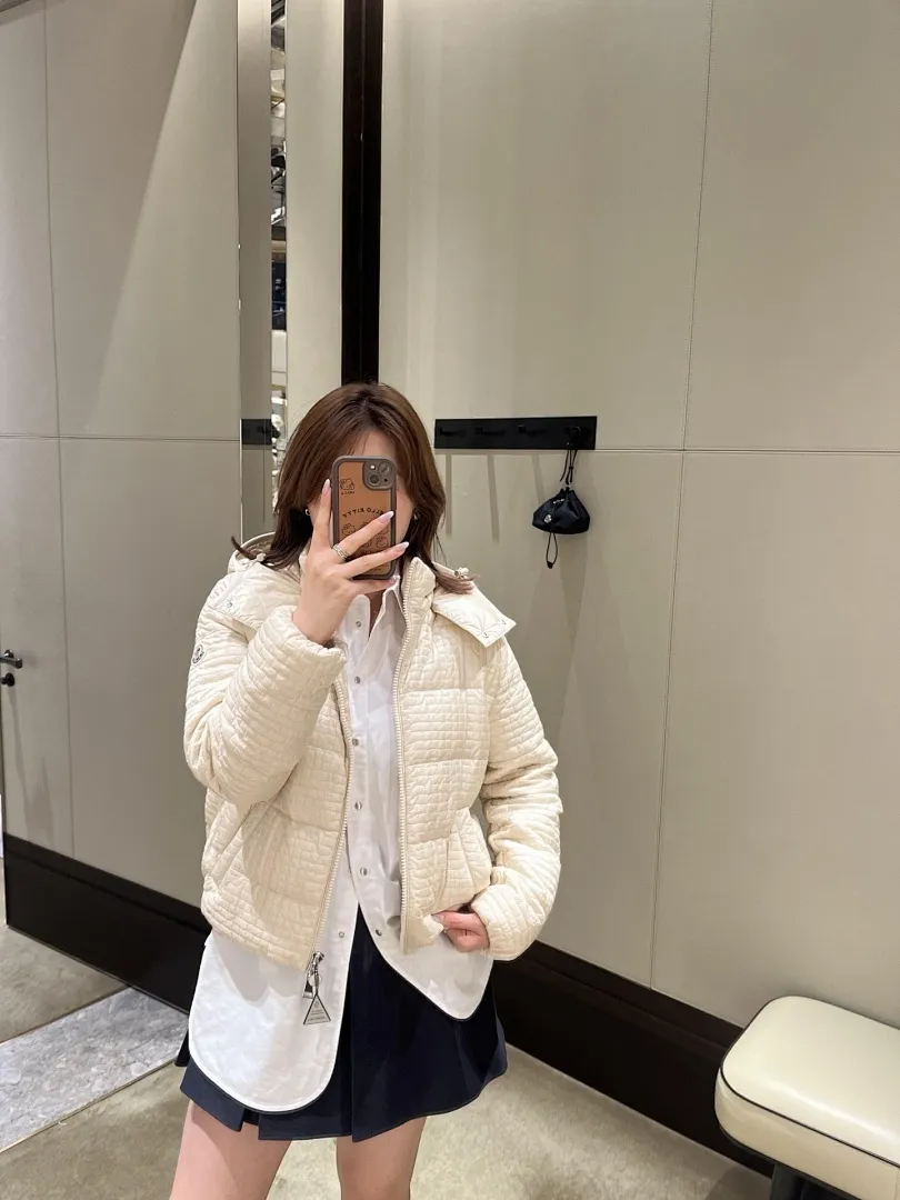 Moncler/蒙口 25Fw 几何绗缝连帽羽绒服