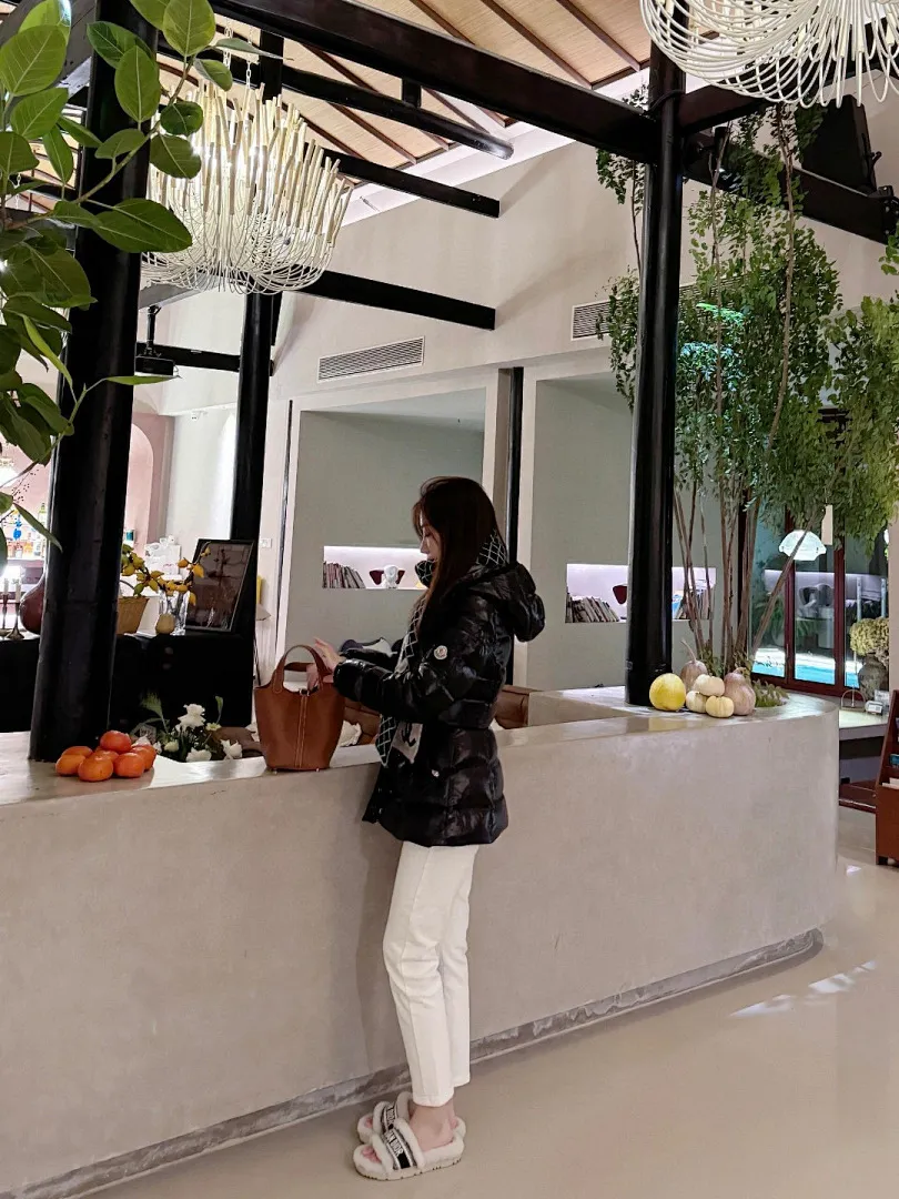 Moncler/蒙口Barante系列小蛮腰束腰羽绒服