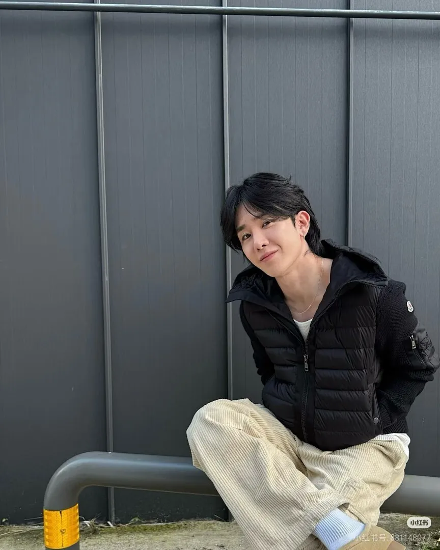 Moncler蒙口24s新款袖子拼接针织连帽轻薄羽绒服外套