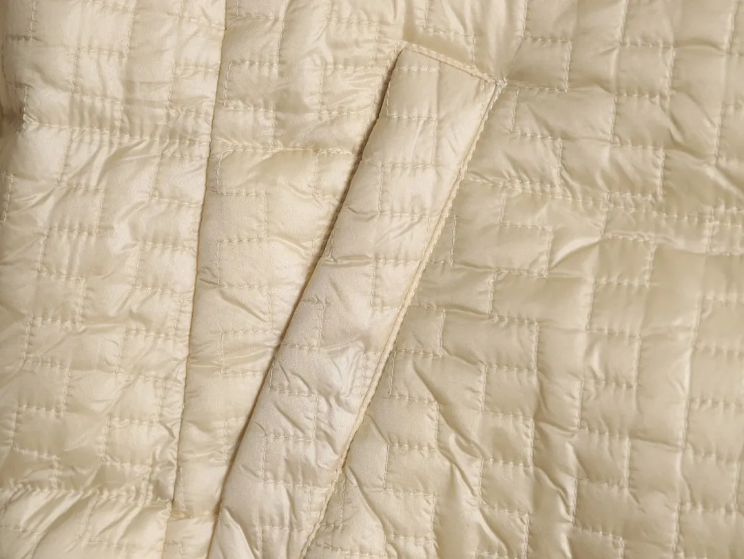 Moncler/蒙口 25Fw 几何绗缝连帽羽绒服