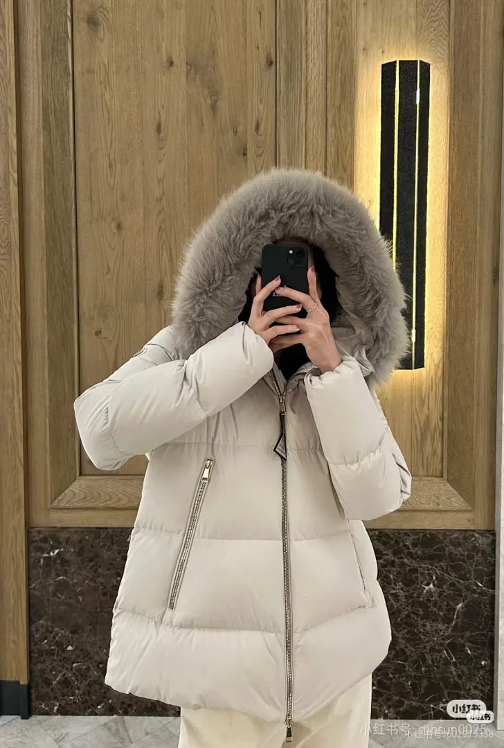 Moncler 蒙口 FW25 Laichefur纯色连帽短款羽绒服夹克外套