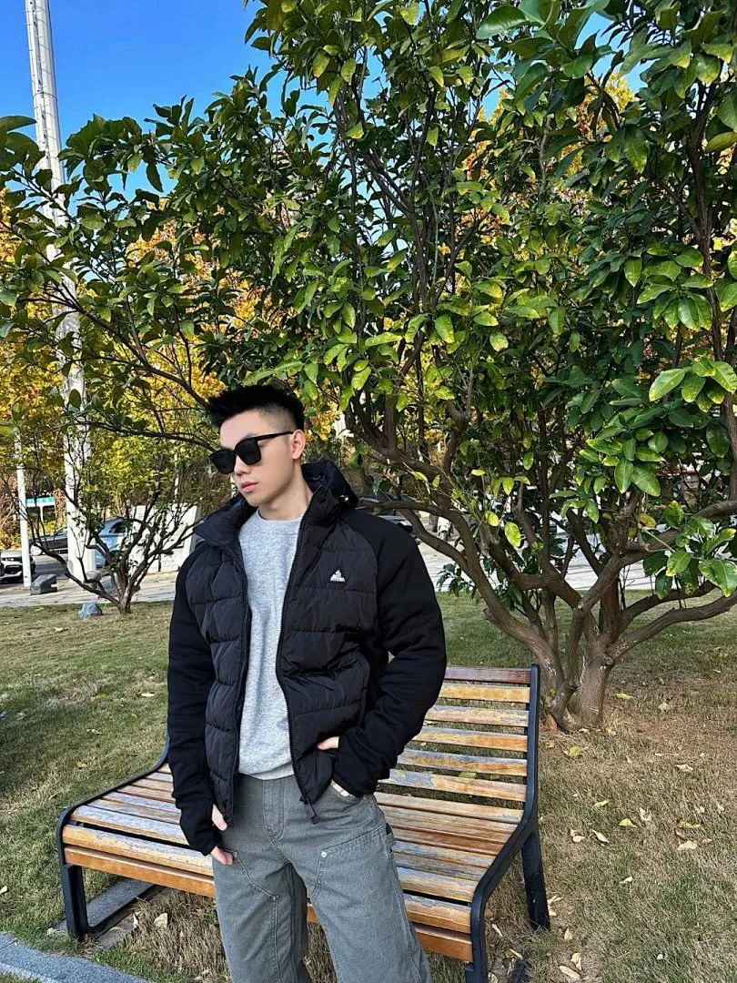 MONCLER蒙口MC 三角标梭织拼接连帽羽绒服