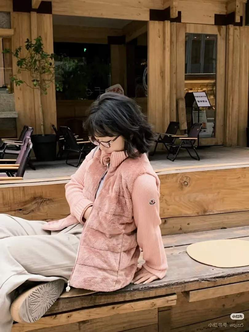 Moncler 蒙口女款羊羔毛拼接羽绒服