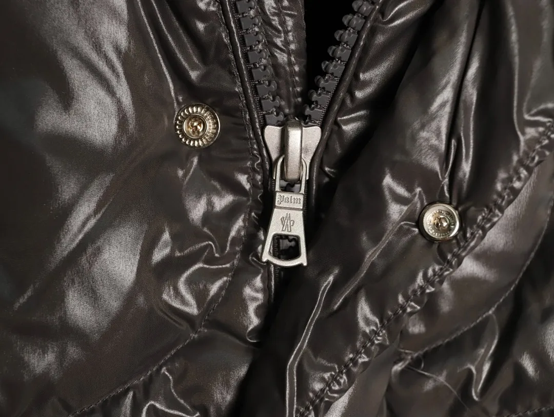 Moncler x Palm angels 联名款 Haunani 系列纯色高领宽松立领羽绒服