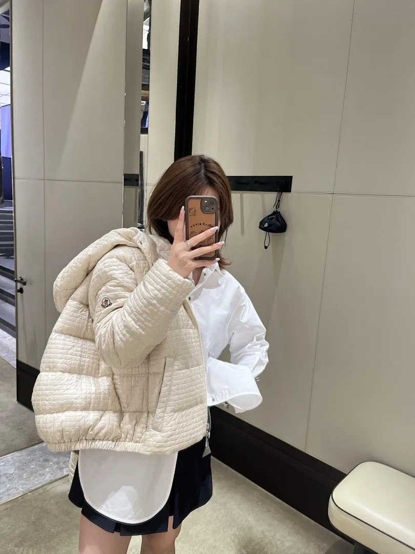Moncler/蒙口 25Fw 几何绗缝连帽羽绒服