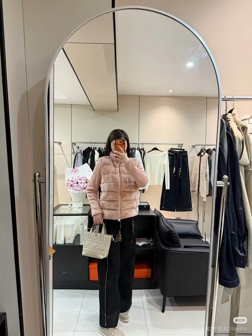 Moncler 蒙口女款羊羔毛拼接羽绒服
