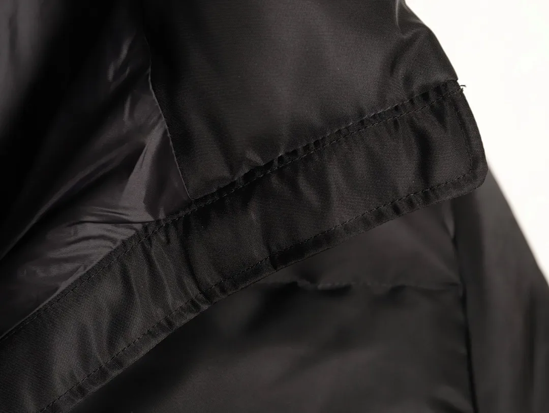 Moncler Vissec 短款立领全黑女款羽绒服