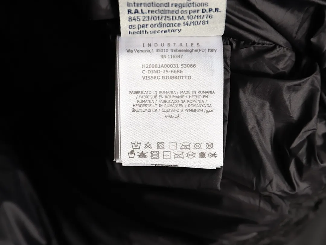 Moncler Vissec 短款立领全黑女款羽绒服