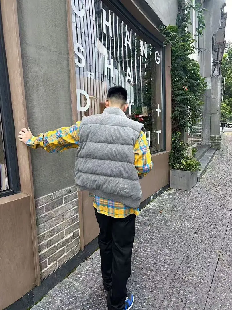 MONCLER蒙口MC 联名款小标刺绣羽绒马甲