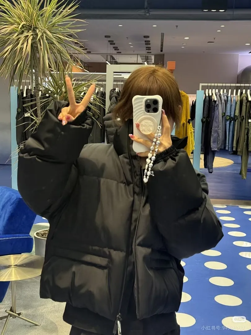 Moncler Vissec 短款立领全黑女款羽绒服