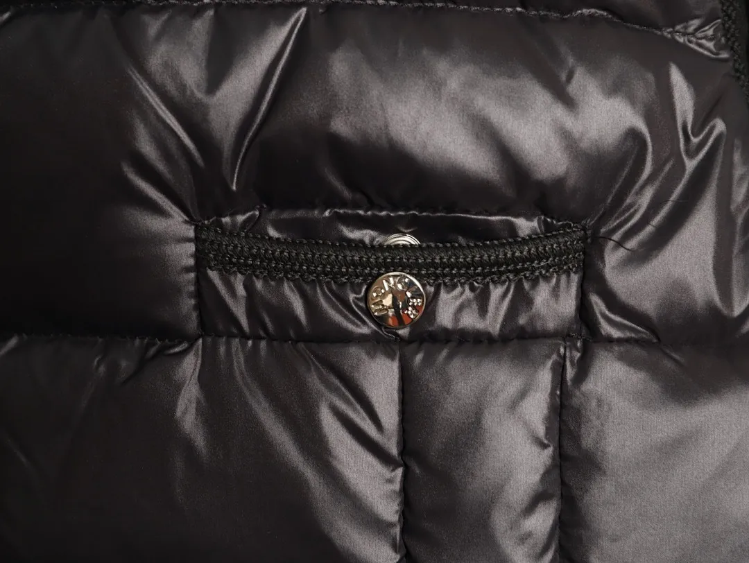 Moncler 蒙口 多纽扣针织拼接羽绒外套