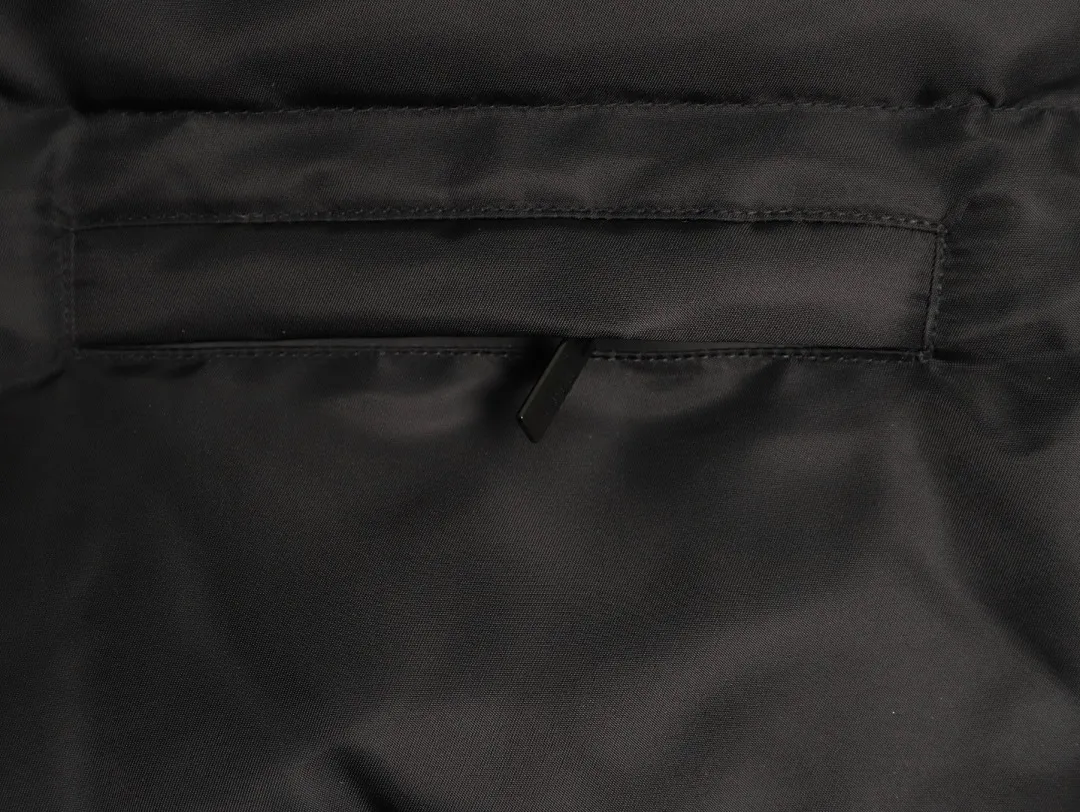 Moncler Vissec 短款立领全黑女款羽绒服