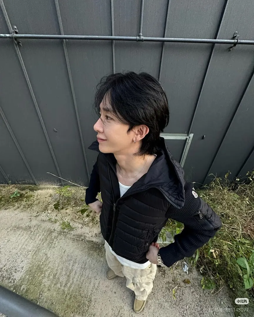 Moncler蒙口24s新款袖子拼接针织连帽轻薄羽绒服外套