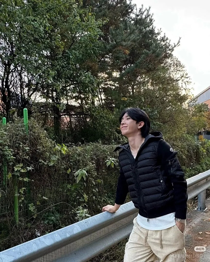 Moncler蒙口24s新款袖子拼接针织连帽轻薄羽绒服外套