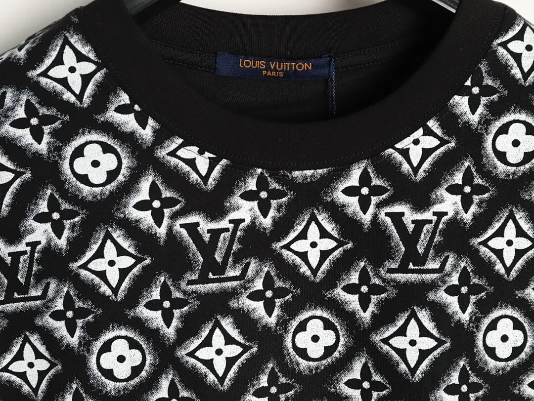 Louis Vuitton 满印logo短袖T恤