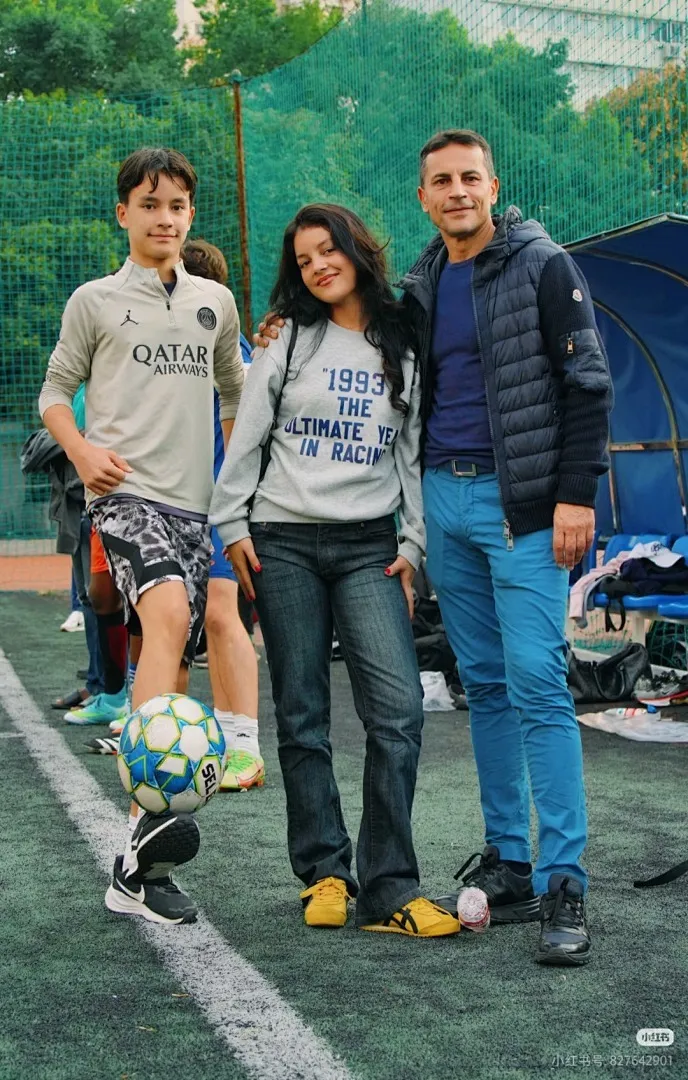 Moncler蒙口24s新款袖子拼接针织连帽轻薄羽绒服外套