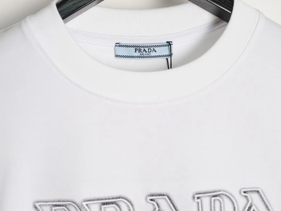 Prada/普拉达 26ss 镂空字母刺绣短袖