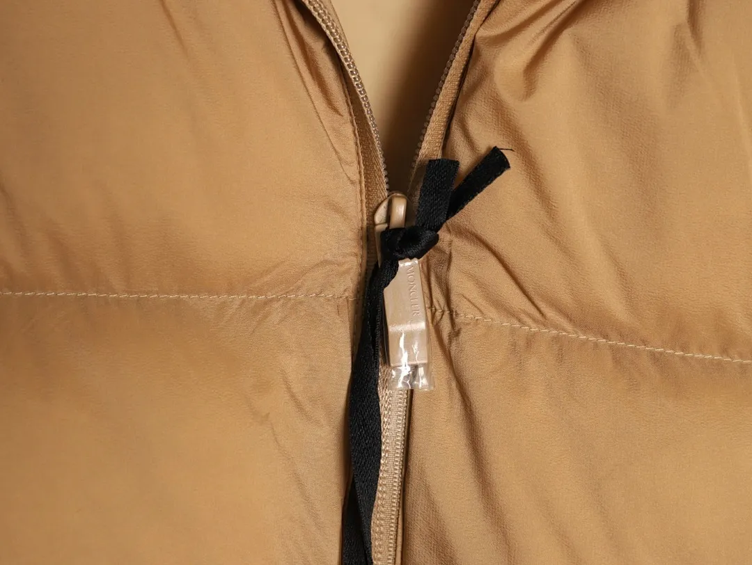 Moncler/蒙口 立领纯色双拉链羽绒服