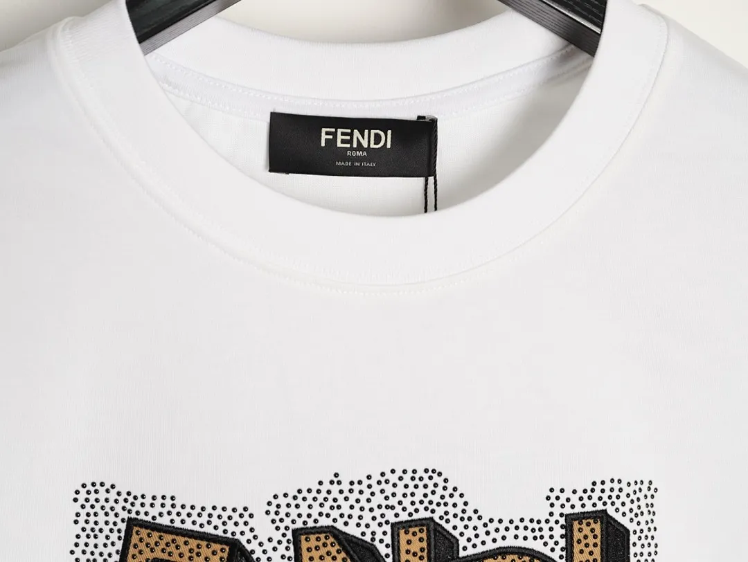FENDI 芬迪 2026新款 官网同步 立体烫珠重工刺绣字母logo 男女同款 短袖t恤