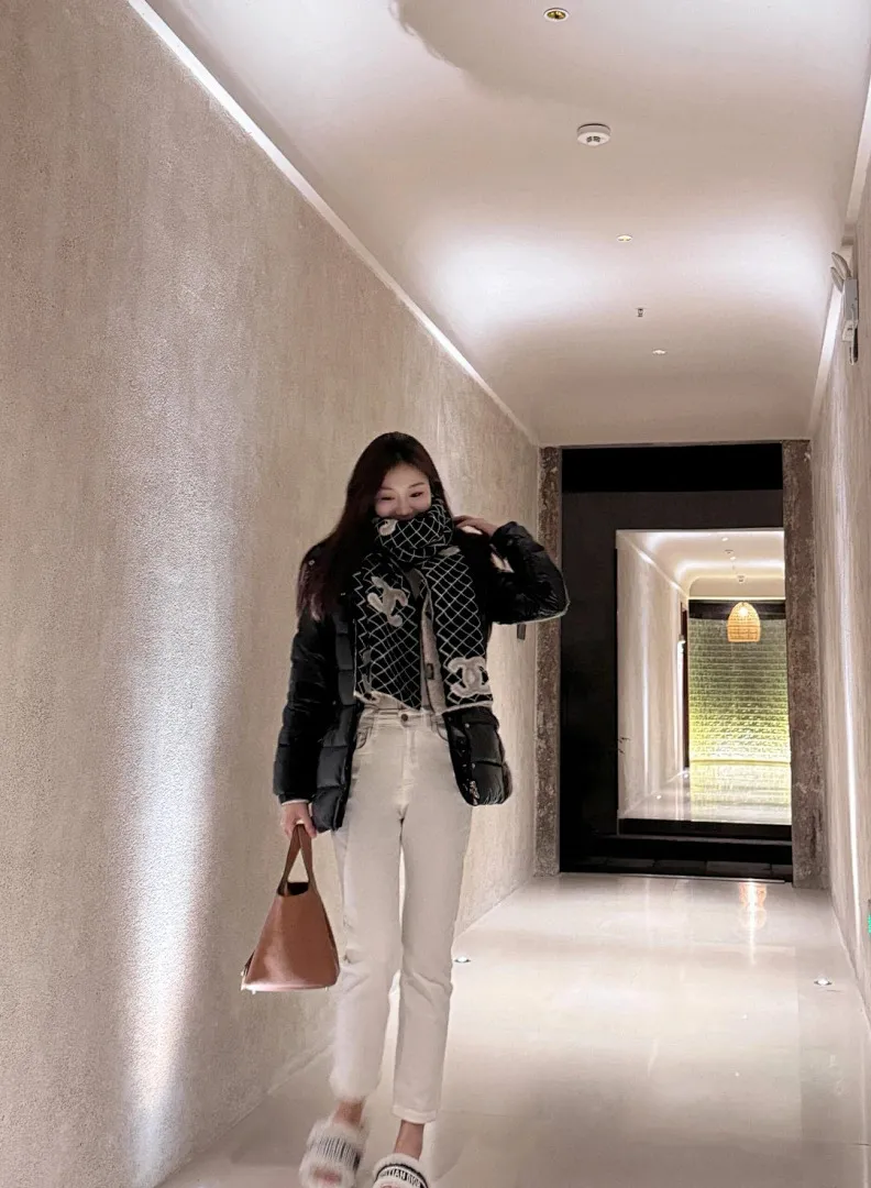 Moncler/蒙口Barante系列小蛮腰束腰羽绒服