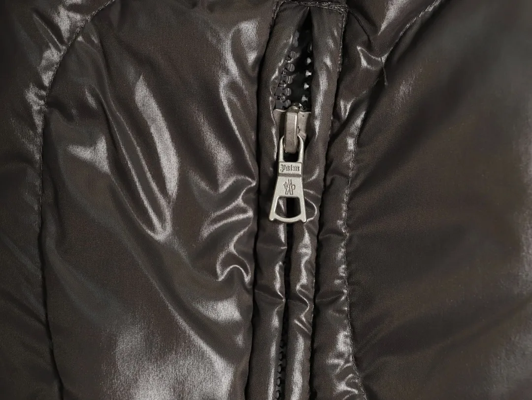 Moncler x Palm angels 联名款 Haunani 系列纯色高领宽松立领羽绒服