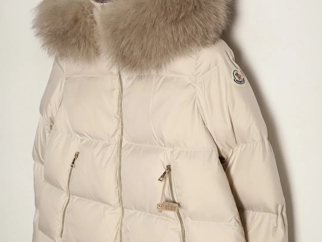 Moncler 蒙口 FW25 Laichefur纯色连帽短款羽绒服夹克外套