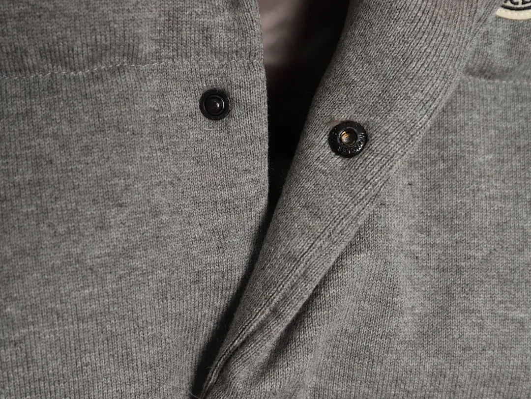 MONCLER蒙口MC 联名款小标刺绣羽绒马甲