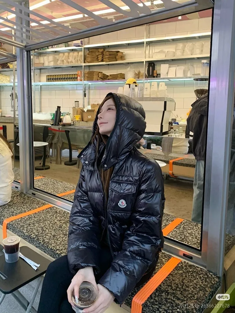 Moncler/蒙口 Andro系列 SS24 ANDRO短款徽标连帽长袖羽绒服