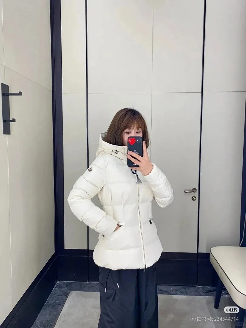 Moncler 蒙口 Avoce 鱼骨束腰女款羽绒服