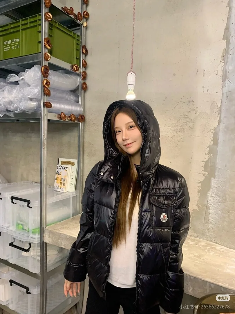 Moncler/蒙口 Andro系列 SS24 ANDRO短款徽标连帽长袖羽绒服