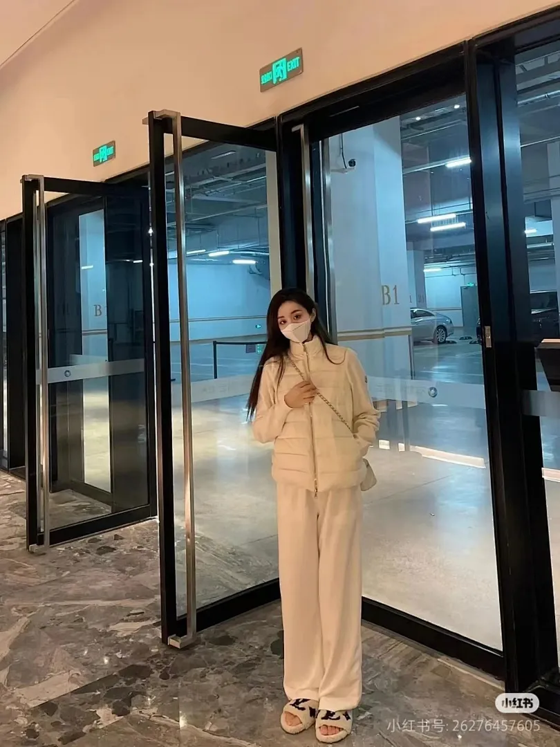 Moncler蒙口24s新款袖子拼接针织立领轻薄羽绒服外套 秋冬新款羽绒拼接夹克