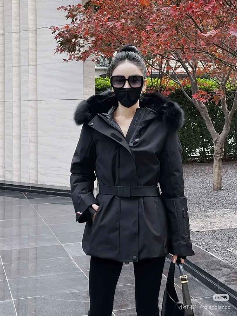 Moncler 蒙口 Bauges披肩连帽狐狸毛领羽绒服