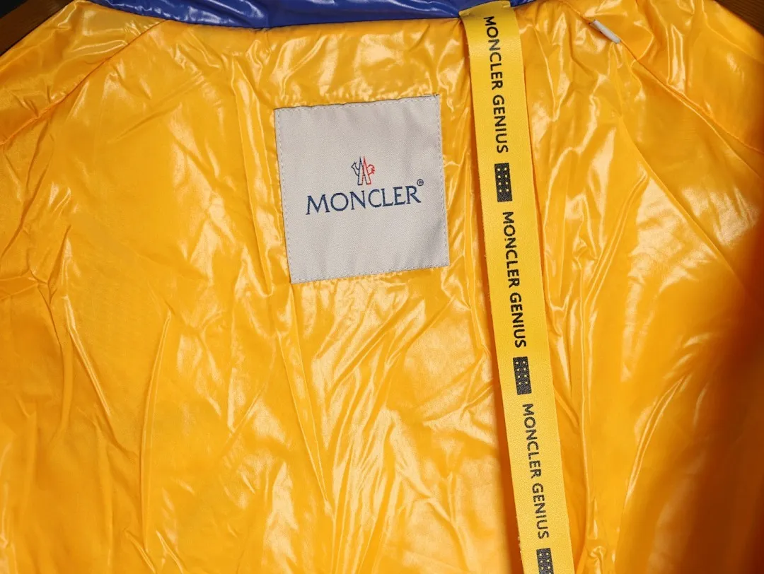 Moncler x Palm angels 联名款 Haunani 系列纯色高领宽松立领羽绒服