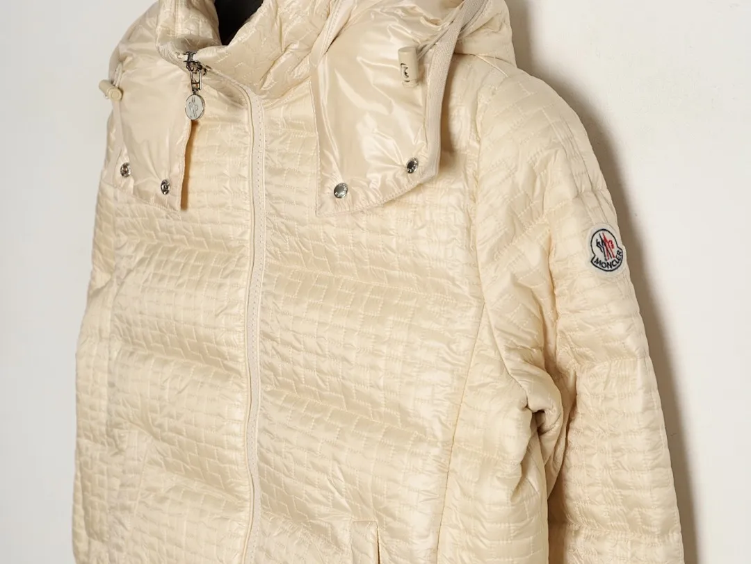 Moncler/蒙口 25Fw 几何绗缝连帽羽绒服